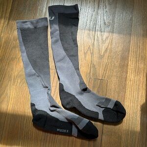 2XU Vectr Compression Socks, men’s size small